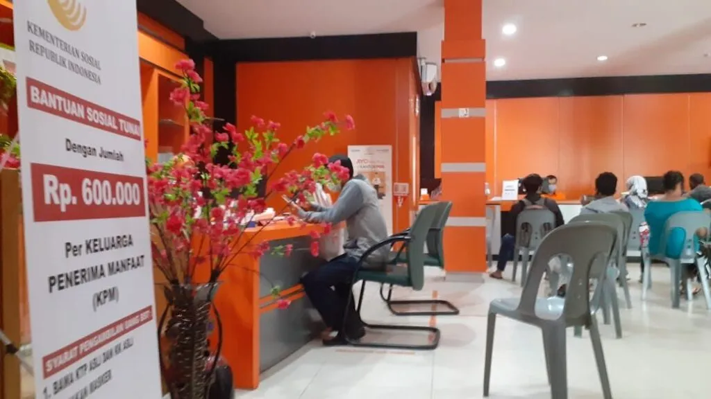 Kabar Gembira untuk KPM! Kemensos Pastikan Penyaluran Bansos Tahap Dua Makin Mudah via Rekening Bank Himbara dan PT Pos