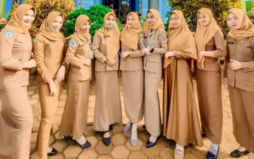 TPG 100% untuk Guru dalam THR dan Gaji ke-13 Belum Cair di Banyak Daerah, Para Guru Mengeluh: “Regulasi Jelas, Kenapa Realisasinya Sulit?”